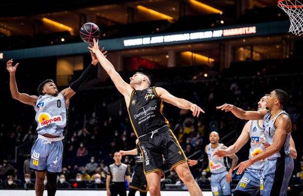 故事始于巴 故事始于巴