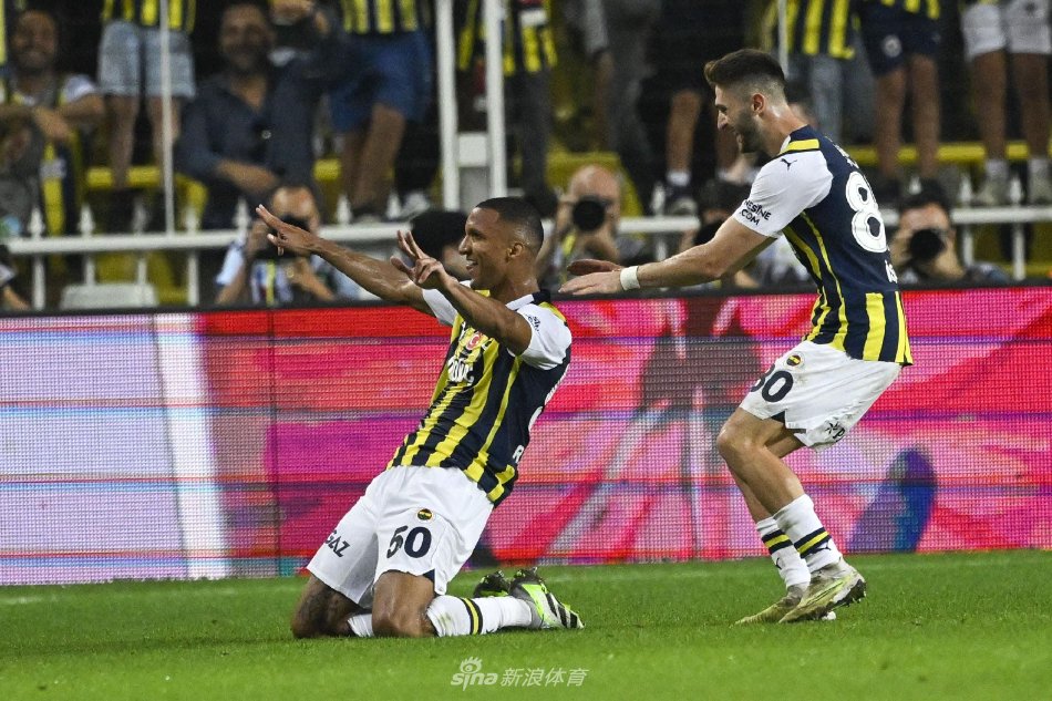 线上表现出 线上表现出