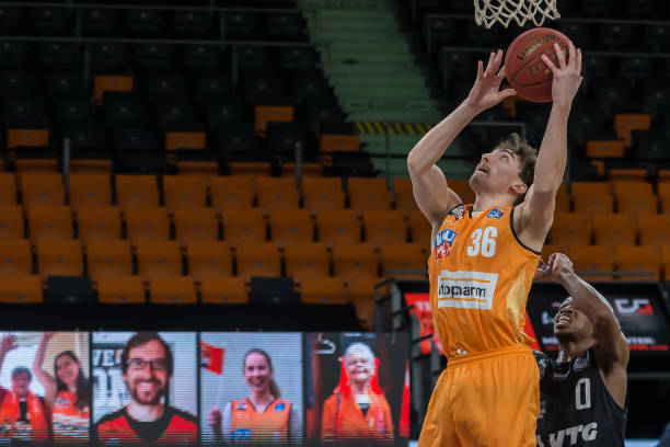 杂的局势中 杂的局势中