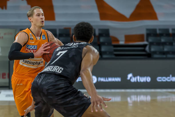 中占据优势 中占据优势