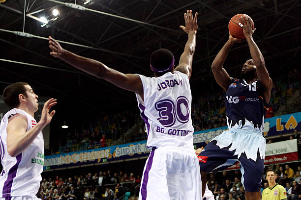 双方阵容深 双方阵容深