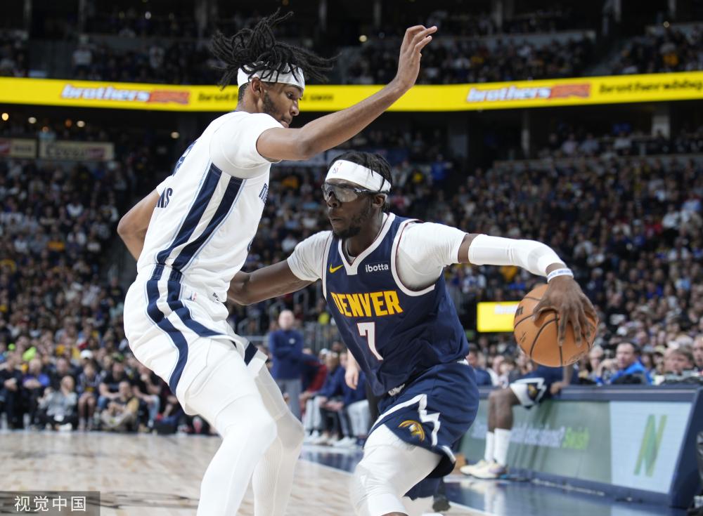 更因为她在 更因为她在